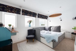 TRIG-Private Studio, Courtyard, Walk to Fistral